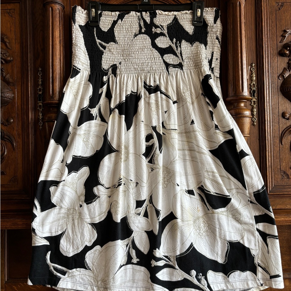 NWOT - STRAPLESS BLACK / WHITE SUNDRESS